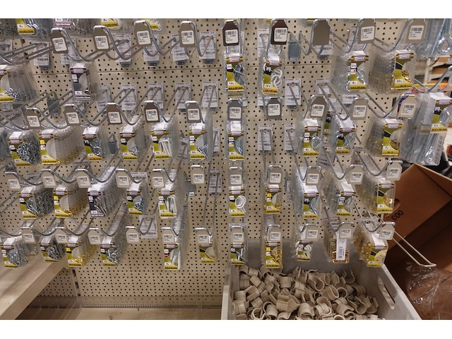 Volledigei nhoud rek ijzerwaren - afbeelding 22 van  27