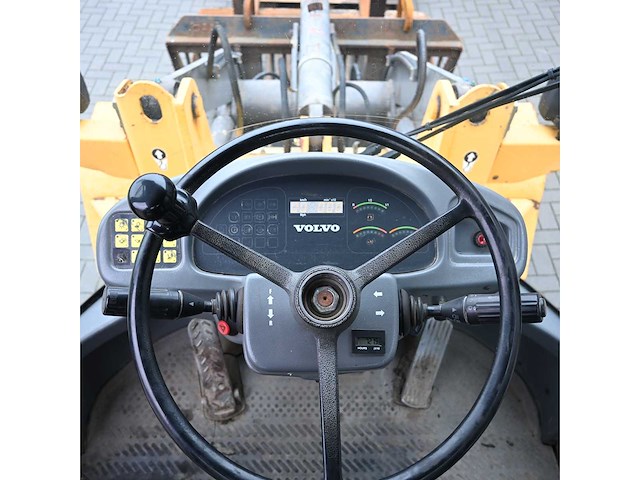Volvo - 2002 - l30b - shovel - afbeelding 3 van  13