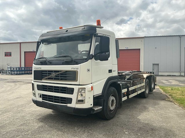 Volvo - 2004 - fm/fh 12 340 6x2r - vrachtwagen met containerhaak - containerwagen - conainersysteem - afbeelding 1 van  19
