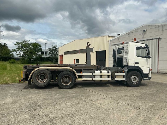 Volvo - 2004 - fm/fh 12 340 6x2r - vrachtwagen met containerhaak - containerwagen - conainersysteem - afbeelding 16 van  19