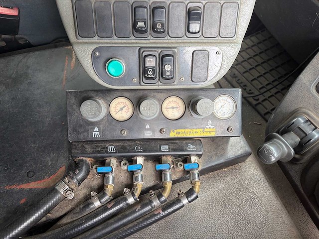 Volvo - 2009 - flm42 - straatveegmachine - afbeelding 4 van  17