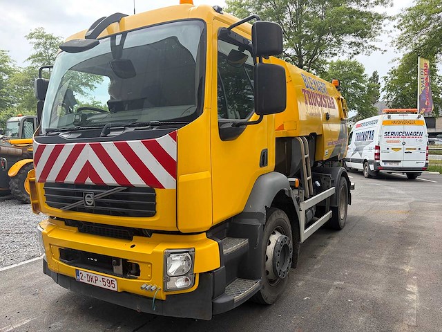 Volvo - 2009 - flm42 - straatveegmachine - afbeelding 1 van  17