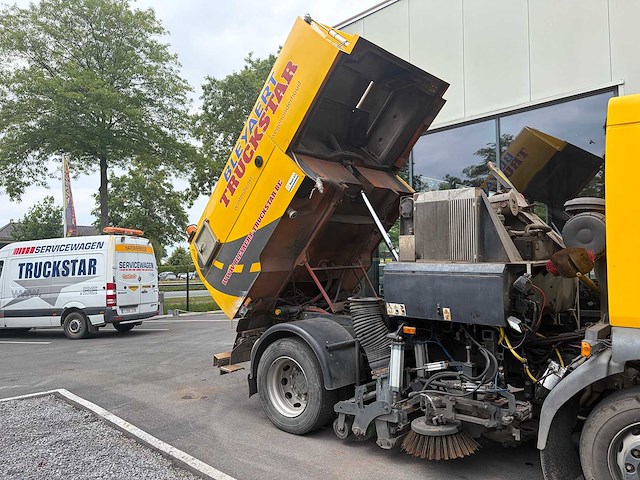 Volvo - 2009 - flm42 - straatveegmachine - afbeelding 15 van  17