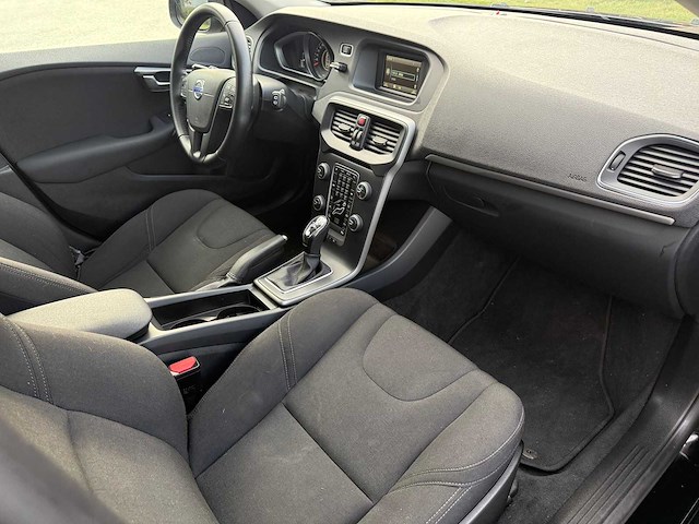 Volvo - 2016 - v40 - r disign - personenauto - afbeelding 6 van  24
