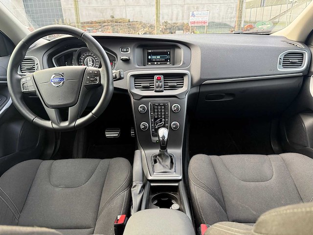 Volvo - 2016 - v40 - r disign - personenauto - afbeelding 8 van  24