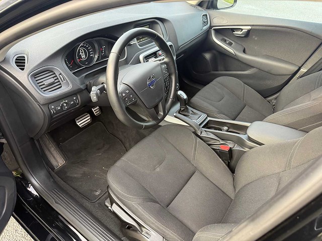 Volvo - 2016 - v40 - r disign - personenauto - afbeelding 13 van  24