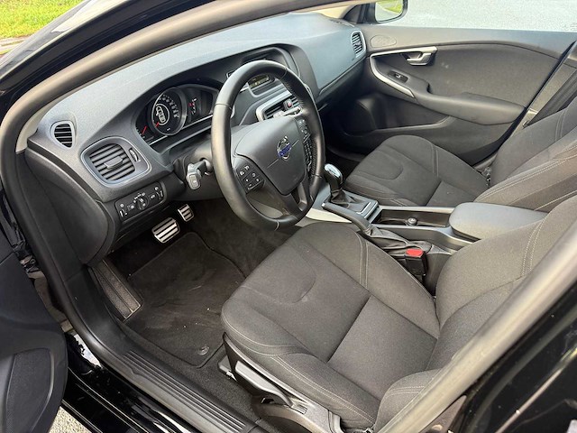 Volvo - 2016 - v40 - r disign - personenauto - afbeelding 10 van  24