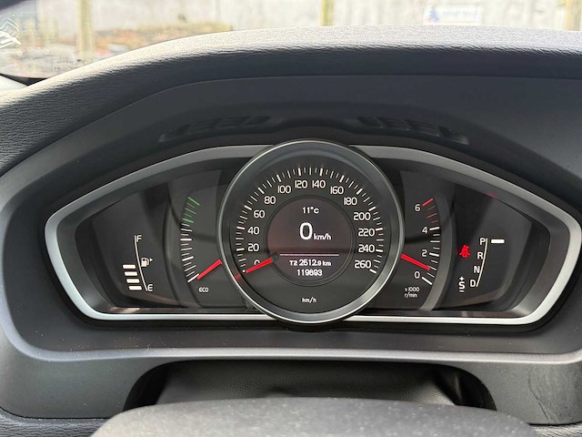 Volvo - 2016 - v40 - r disign - personenauto - afbeelding 17 van  24