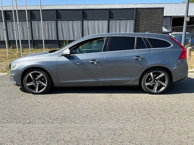 Volvo - 2016 - v60 - f - personenauto - afbeelding 1 van  1
