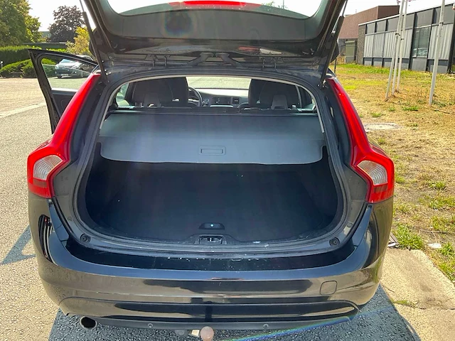 Volvo - 2016 - v60 - f - personenauto - afbeelding 18 van  32