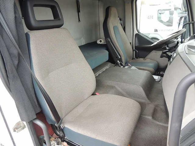 Volvo - 2017 - fe280 tautliner - vrachtwagen - afbeelding 13 van  30