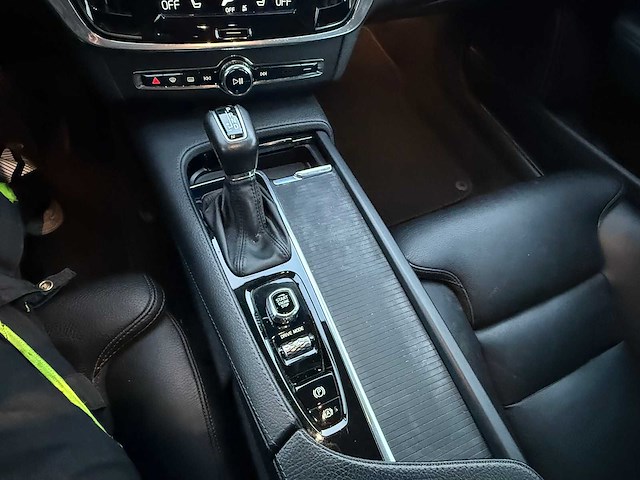 Volvo - 2017 - v90 - d4 - personenauto - afbeelding 17 van  25