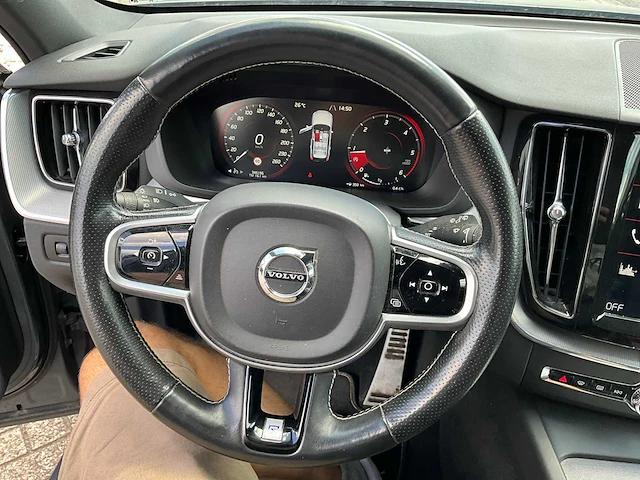 Volvo - 2018 - xc60 - u - personenauto - afbeelding 5 van  28