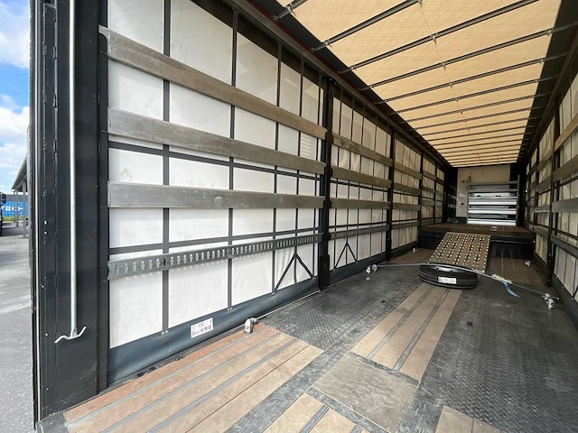 Volvo - 2023 - fh16 - vrachtwagen - afbeelding 37 van  47