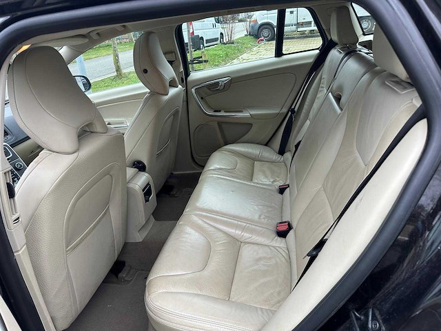 Volvo - d2 - v60 - bedrijfswagen - afbeelding 7 van  36