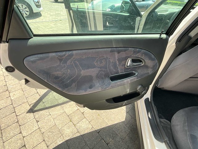 Volvo - s40 - youngtimer > 15 - afbeelding 5 van  31