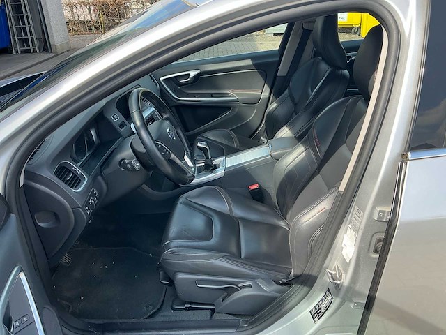 Volvo - v60 - ocean race - personenauto - afbeelding 6 van  34