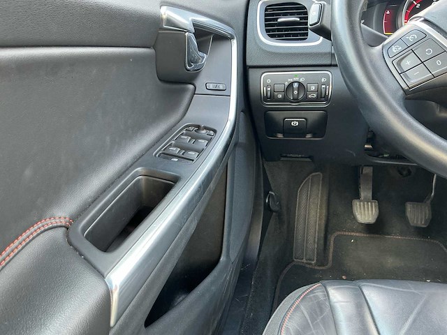 Volvo - v60 - ocean race - personenauto - afbeelding 9 van  34