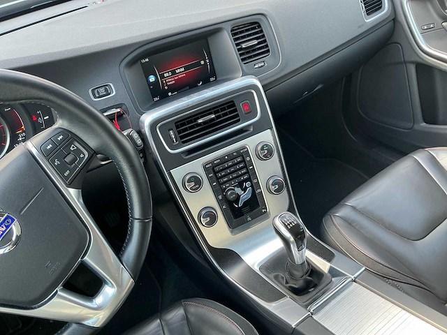 Volvo - v60 - ocean race - personenauto - afbeelding 11 van  34