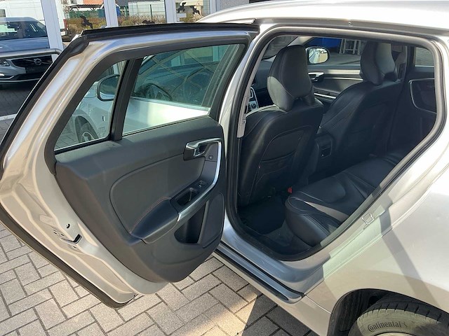 Volvo - v60 - ocean race - personenauto - afbeelding 13 van  34