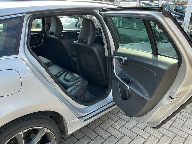 Volvo - v60 - ocean race - personenauto - afbeelding 17 van  34