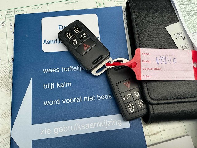 Volvo - v60 - ocean race - personenauto - afbeelding 28 van  34