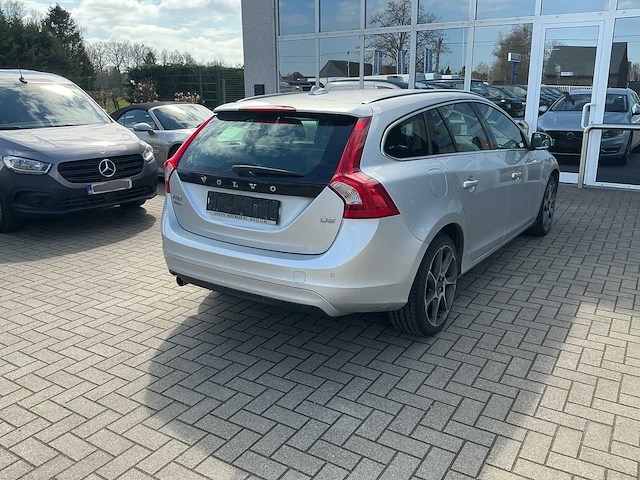 Volvo - v60 - ocean race - personenauto - afbeelding 30 van  34