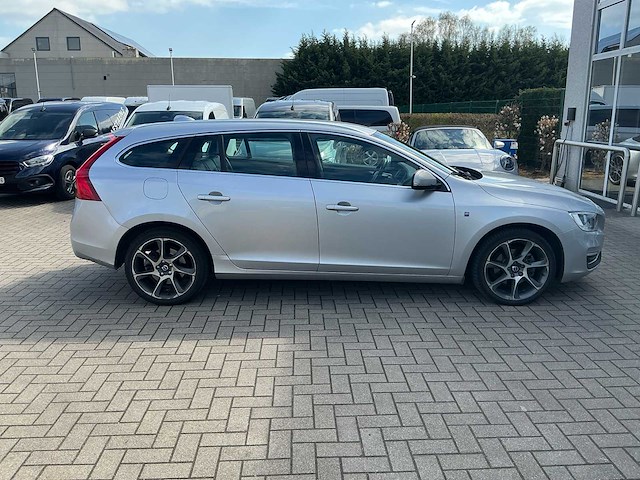 Volvo - v60 - ocean race - personenauto - afbeelding 31 van  34