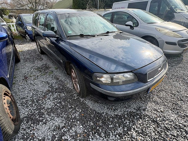 Volvo - v70 - 2.4 comfort line - car - 2001 - afbeelding 1 van  13
