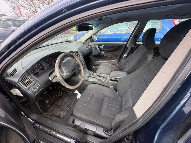 Volvo - v70 - 2.4 comfort line - car - 2001 - afbeelding 11 van  13