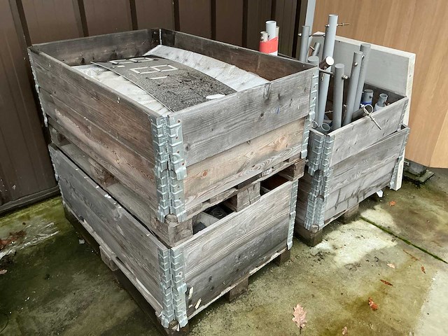 Volvo diverse houten toonzaalmeubels (2x) - afbeelding 3 van  9