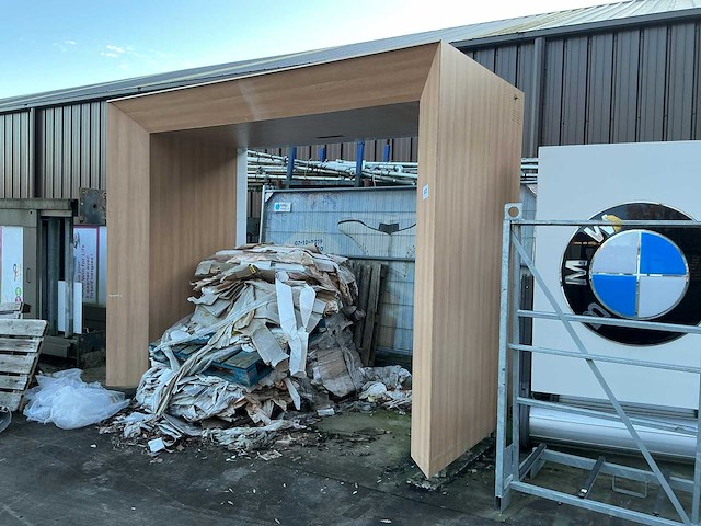 Volvo diverse houten toonzaalmeubels (2x) - afbeelding 7 van  9