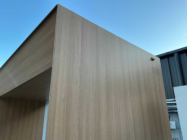 Volvo diverse houten toonzaalmeubels (2x) - afbeelding 8 van  9