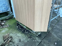 Volvo diverse houten toonzaalmeubels (2x) - afbeelding 9 van  9