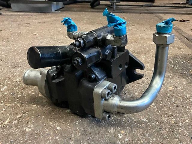 Volvo ecr25d hydraulische pomp - afbeelding 2 van  3