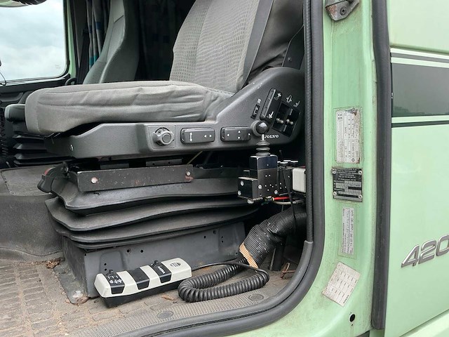 Volvo fh12 vrachtwagen met containersysteem - afbeelding 8 van  17