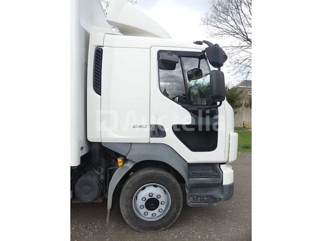 Volvo fl240 laadbak truck met achterklep (2009-620,280 km) - afbeelding 12 van  57