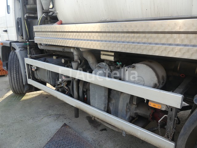 Volvo fl6 4x2 190r7.1 vacuümwagen (2000-85.217 km-vin:yv2e4c4a2xb228262) - afbeelding 24 van  48