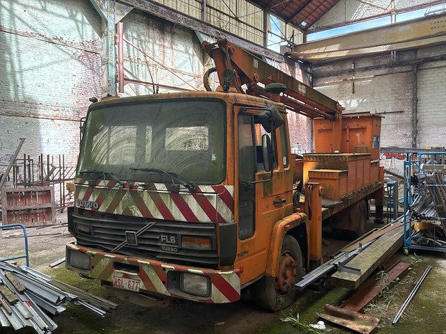 Volvo fl6 turbo platte laadwagen met kraan - afbeelding 1 van  11