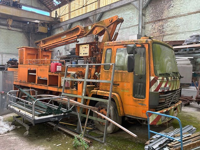 Volvo fl6 turbo platte laadwagen met kraan - afbeelding 10 van  11