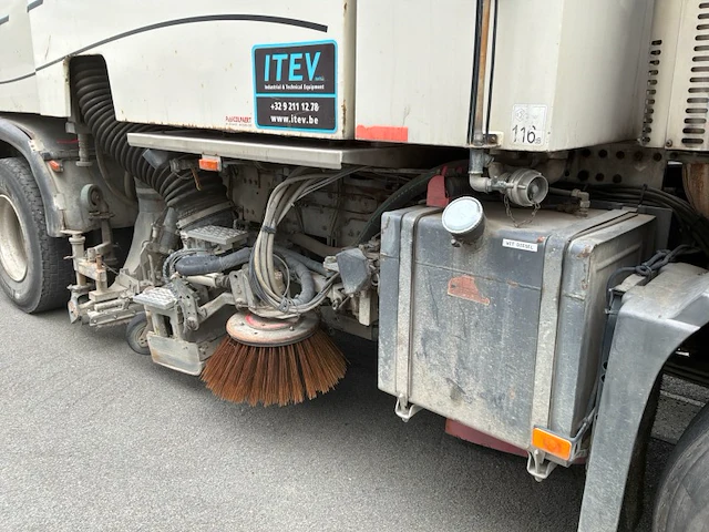Volvo fm12 veegwagen - afbeelding 15 van  49