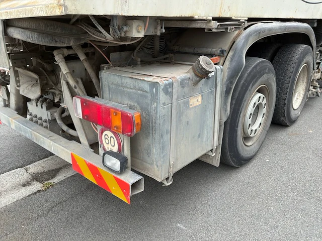 Volvo fm12 veegwagen - afbeelding 20 van  49