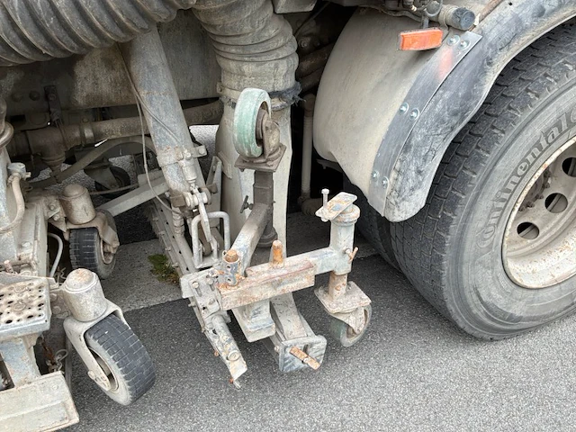 Volvo fm12 veegwagen - afbeelding 31 van  49