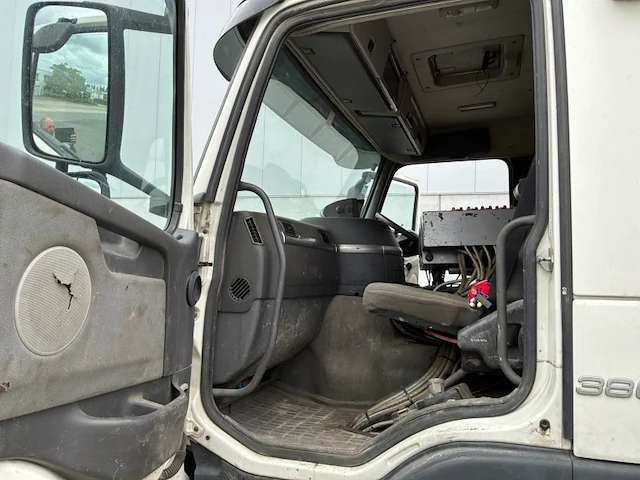 Volvo fm12 veegwagen - afbeelding 36 van  49