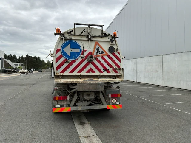Volvo fm12 veegwagen - afbeelding 46 van  49