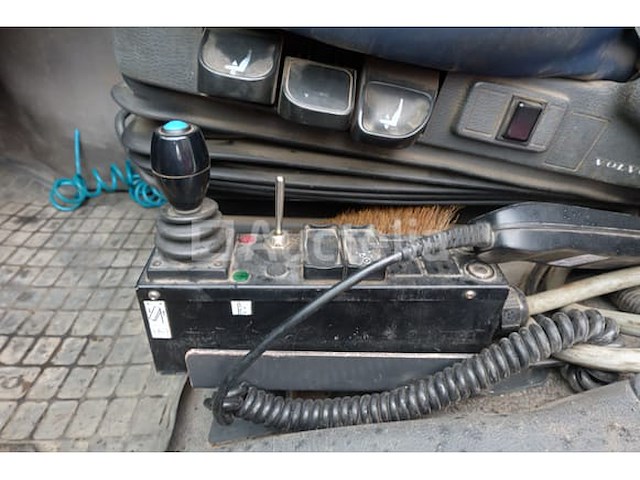Volvo fmfh 440 containertruck (2009-642,008 km) - afbeelding 13 van  37
