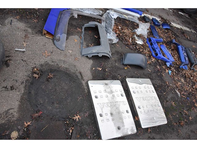 Volvo lot carrosserieonderdelen - afbeelding 1 van  7