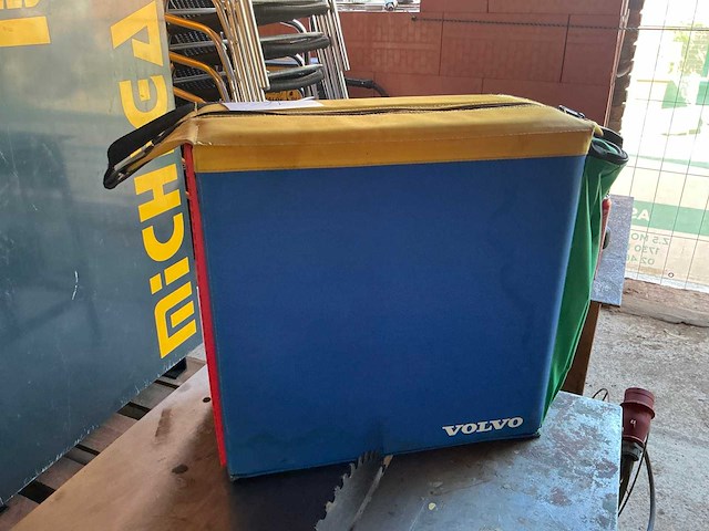 Volvo tf-14 koelbox - afbeelding 1 van  3
