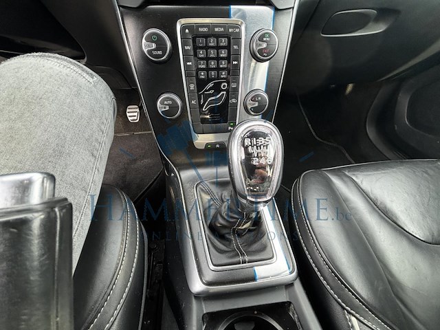 Volvo v40 1.6 d2 momentum r-design, 2015 - afbeelding 7 van  31