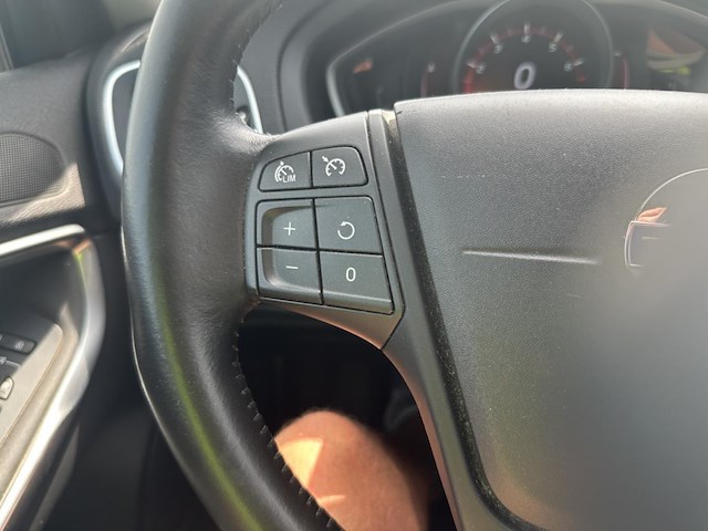 Volvo v40 2.0 t2 eco kinetic 122, 2016 - afbeelding 8 van  35